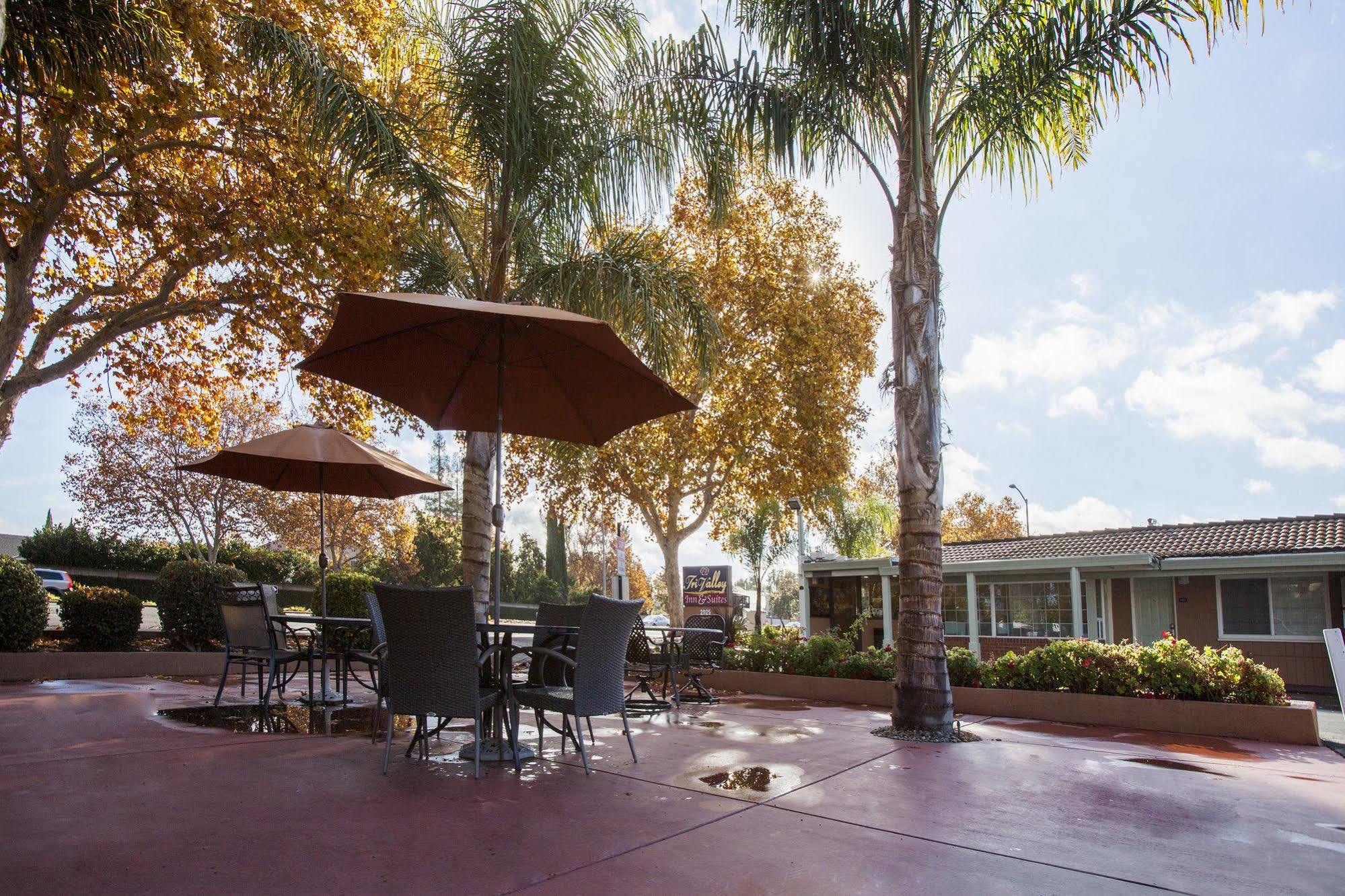Tri-Valley Inn & Suites Pleasanton Exteriör bild